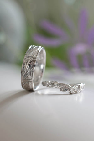 wedding band sets for men and women in white gold, nature inspired details, leaves in gold