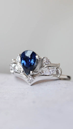 Dark blue sapphire ring / Swanlake - Eden Garden Jewelry™