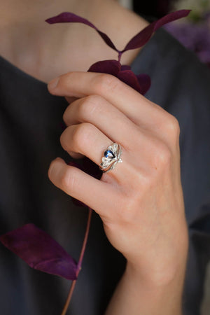 Dark blue sapphire ring / Swanlake - Eden Garden Jewelry™