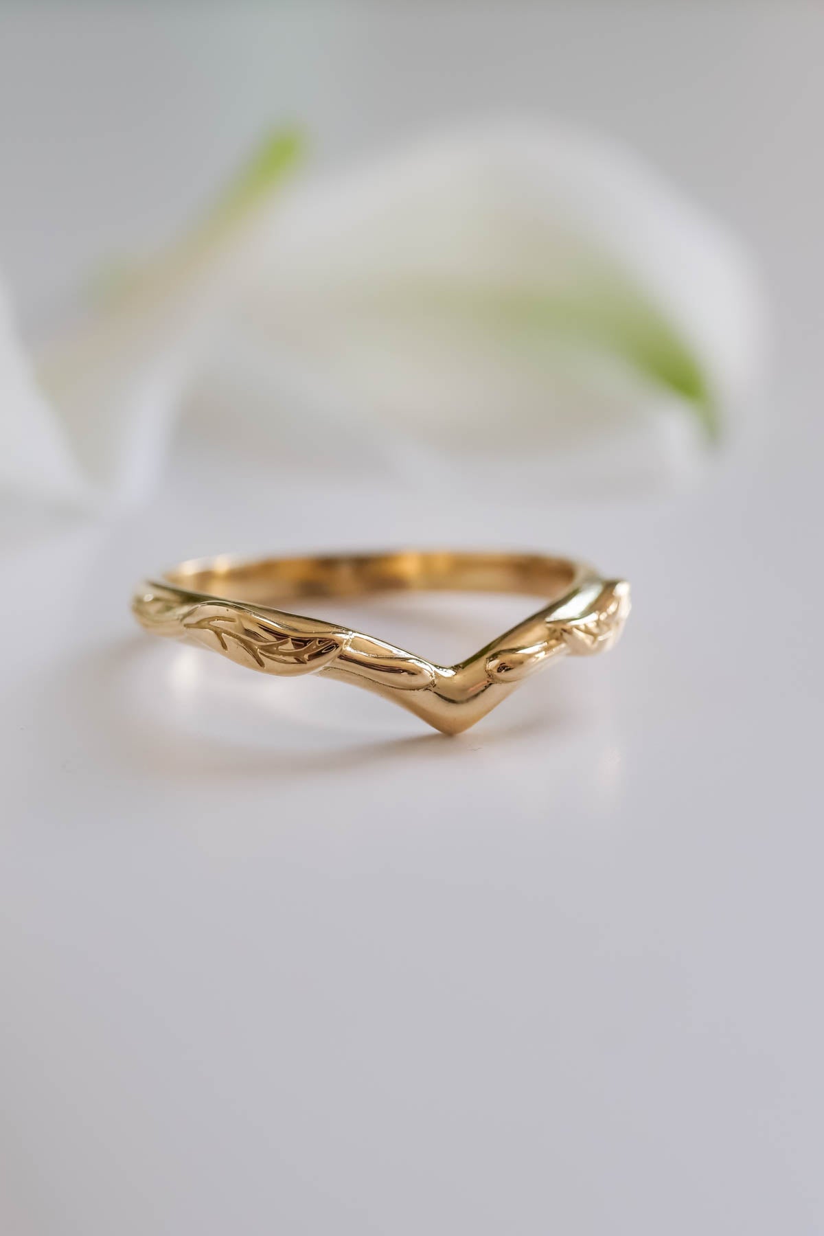 Simple curved stacking wedding band / Wisteria - Eden Garden Jewelry™