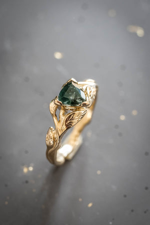 READY TO SHIP: Clematis in 14K yellow gold, trillion moss agate 6 mm, RING SIZE 7 US - Eden Garden Jewelry™