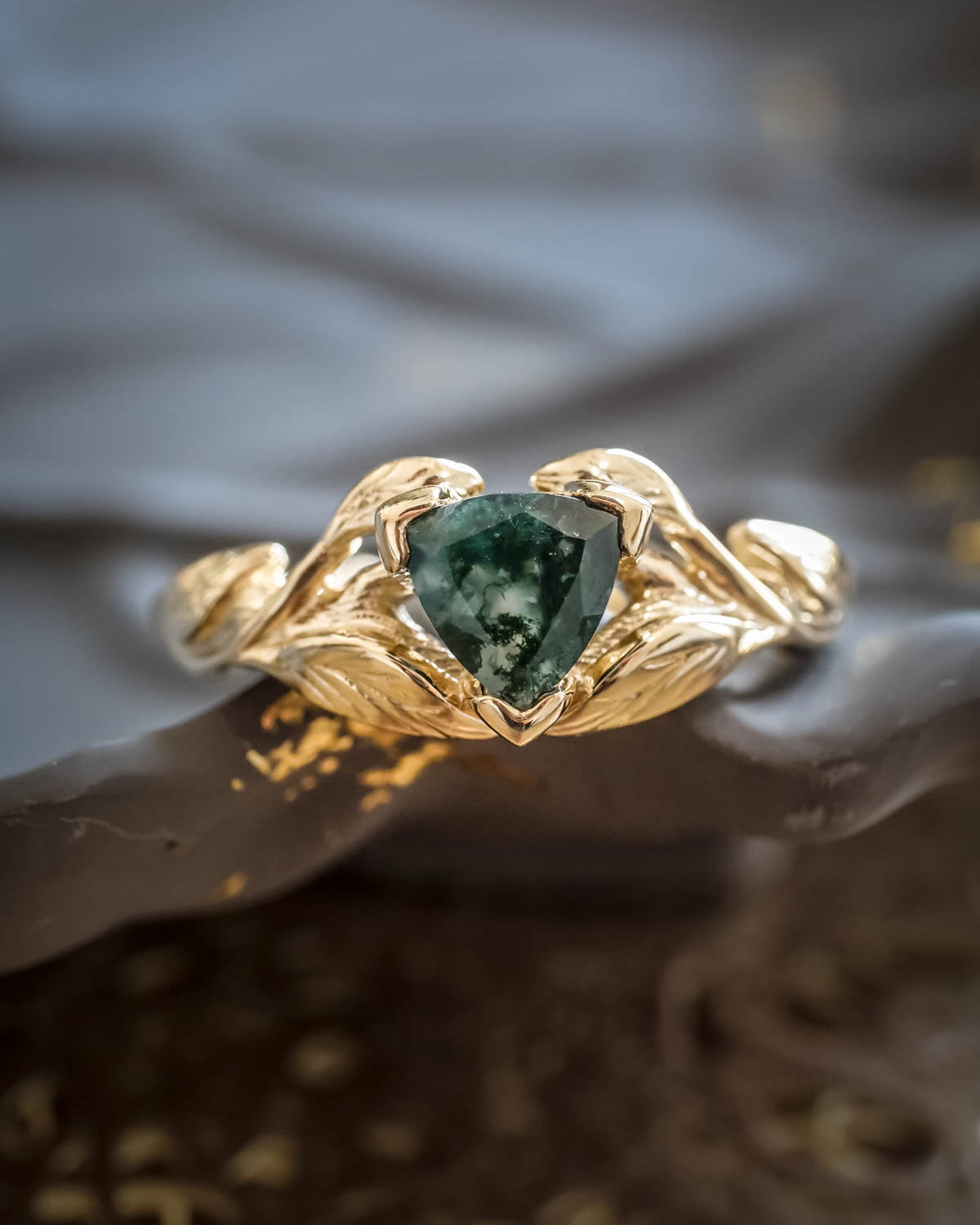 READY TO SHIP: Clematis in 14K yellow gold, trillion moss agate 6 mm, RING SIZE 7 US - Eden Garden Jewelry™