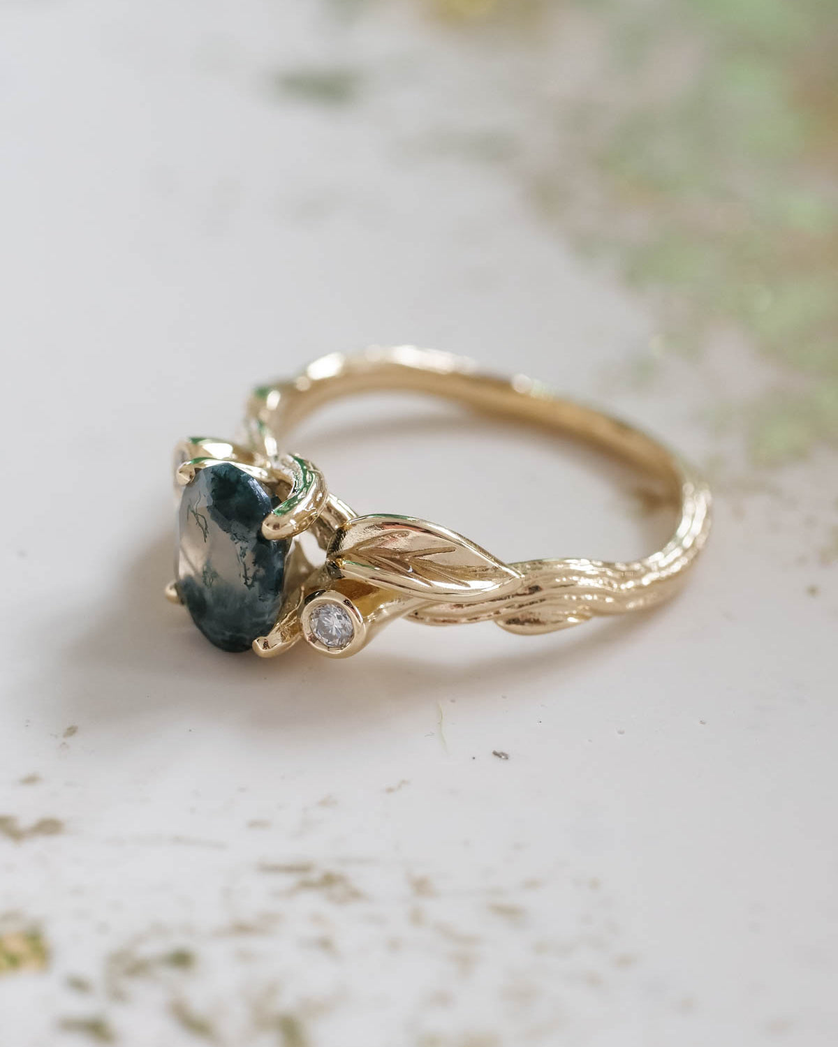 Arius vertical | 8x6 mm oval cut gemstone setting - Eden Garden Jewelry™