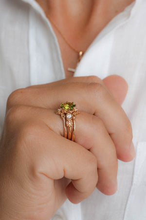 Trio engagement ring set with peridot, elvish flower rings / Fiorella - Eden Garden Jewelry™