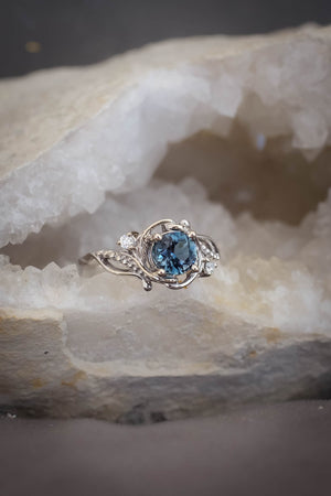 Blue sapphire engagement ring with diamonds / Undina