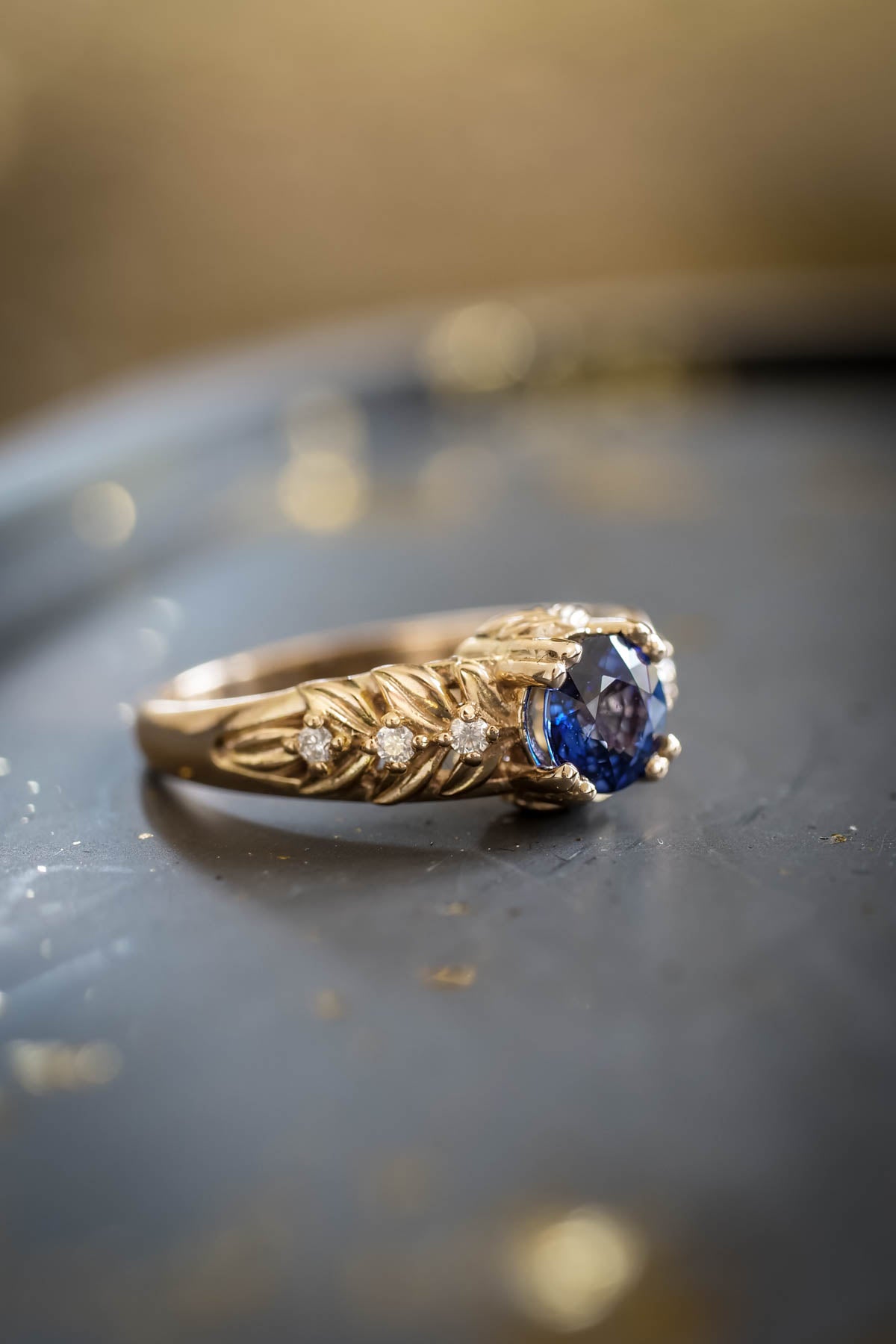 Gold ring with blue sapphire and diamonds Clearance