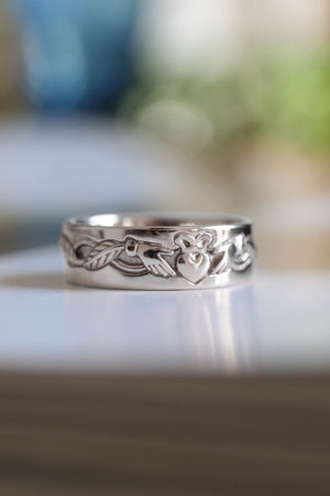 Gold Claddagh ring for men, Celtic wedding band - Eden Garden Jewelry™