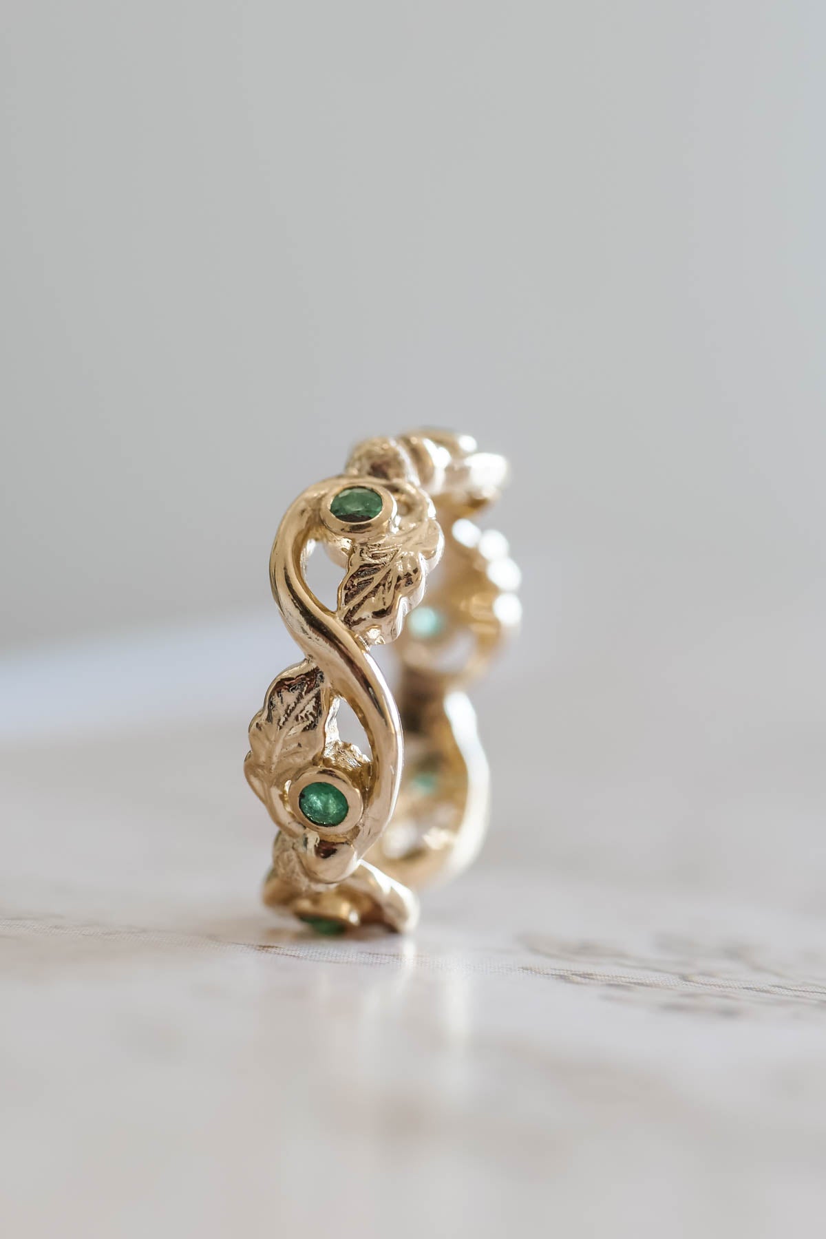 Emerald oak leaves wedding band, nature themed wedding ring - Eden Garden Jewelry™