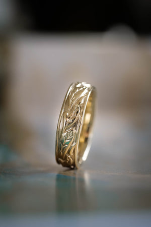 Man nature inspired wedding band, gold leaves wedding ring - Eden Garden Jewelry™