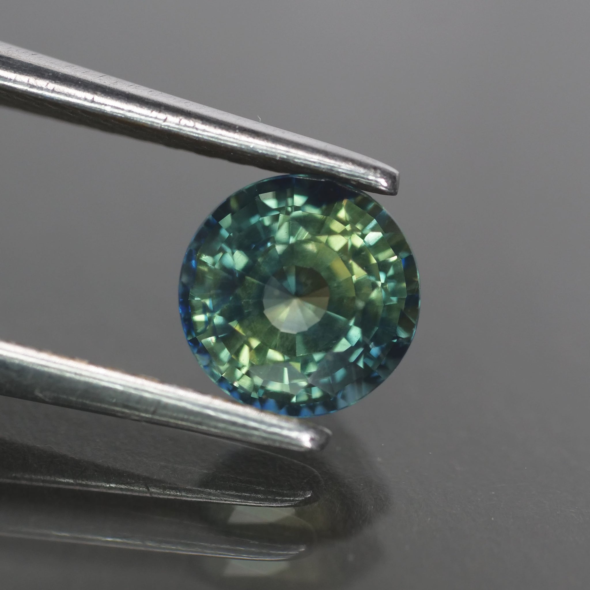 Sapphire teal bluish green, bi-color, yellow green, round cut, VVS 5.5 mm 1 ct, Australia - Eden Garden Jewelry™