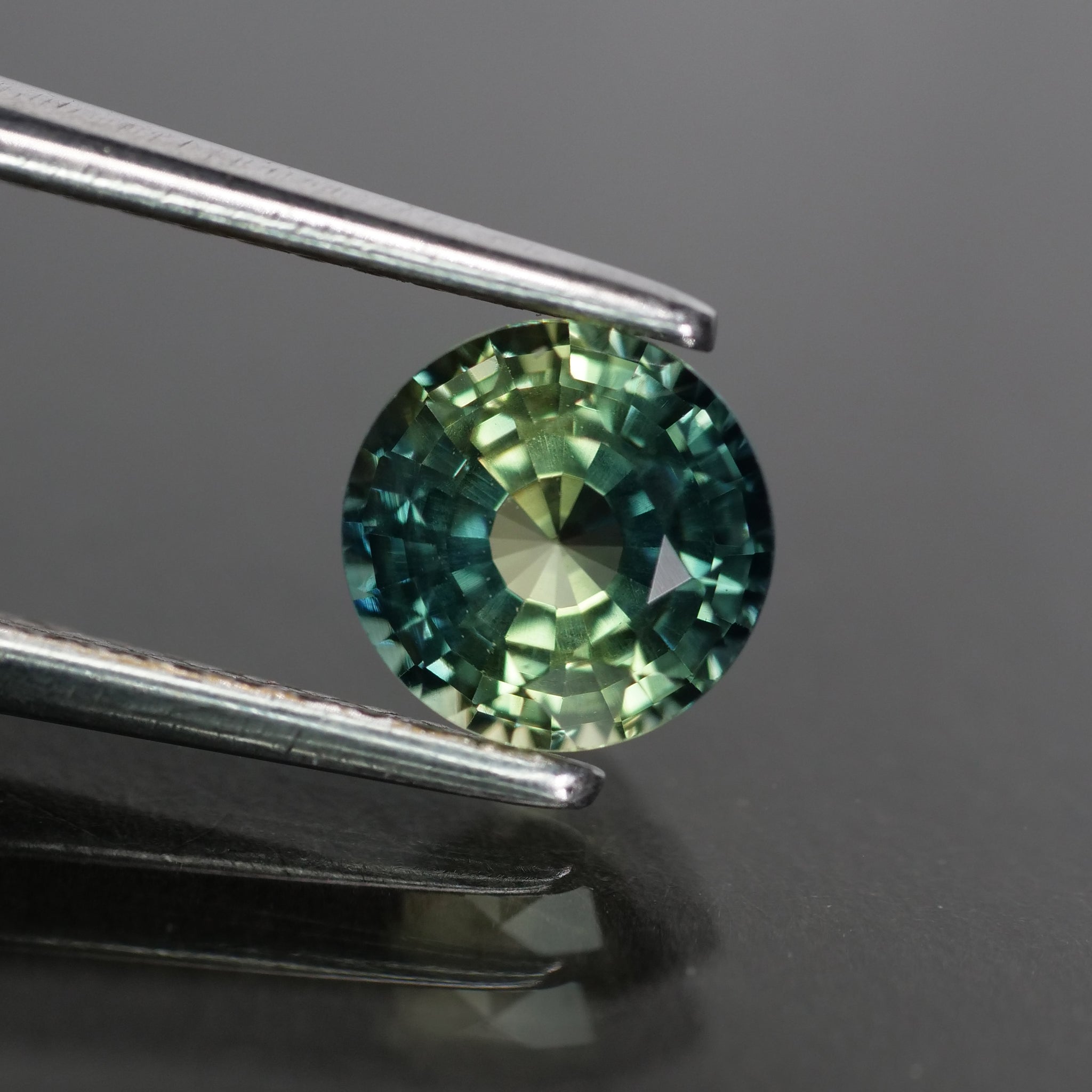 Sapphire teal green, bi-color, yellow green, round cut, VVS 5.5 mm 1 ct, Australia - Eden Garden Jewelry™