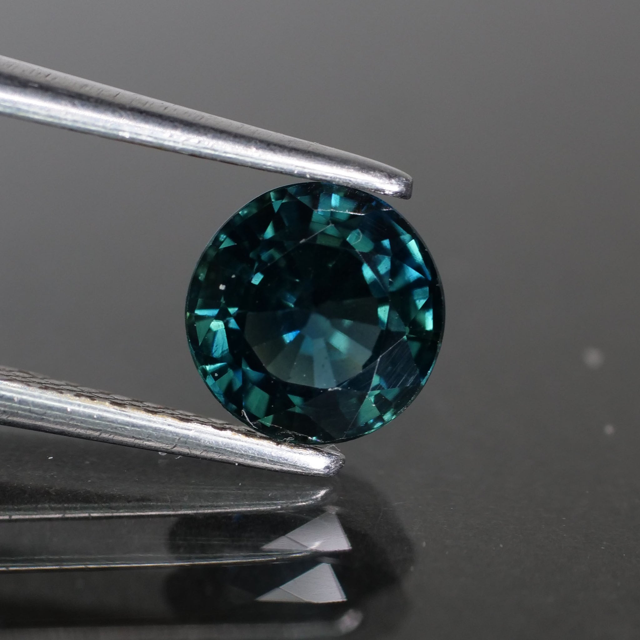 Sapphire | teal blue, color changing, round cut, VS 6 mm 1.10 ct, Australia - Eden Garden Jewelry™