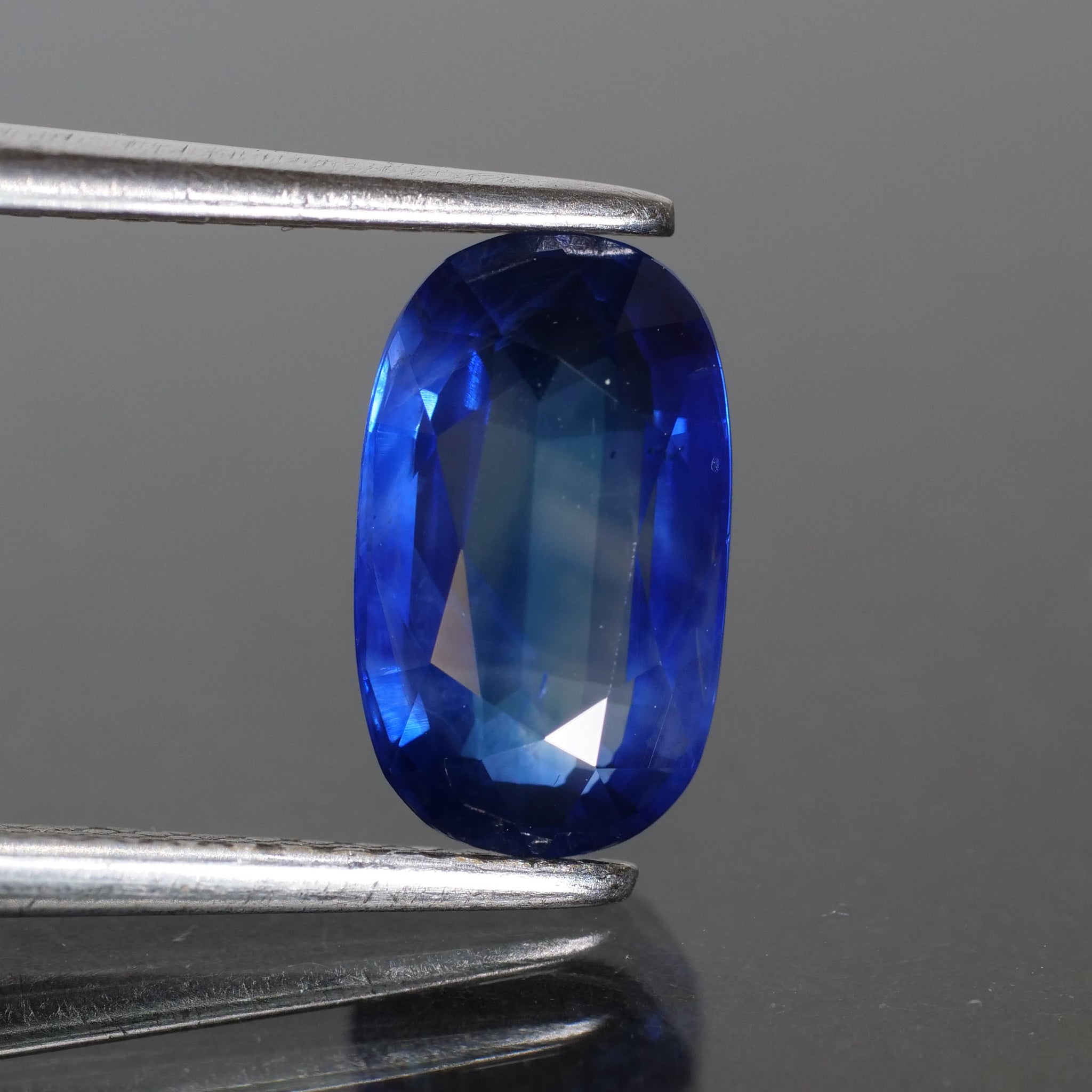 Sapphire | natural, blue, oval cut 9.2x5.4 mm, VS, 1.85ct, Ceylon - Eden Garden Jewelry™
