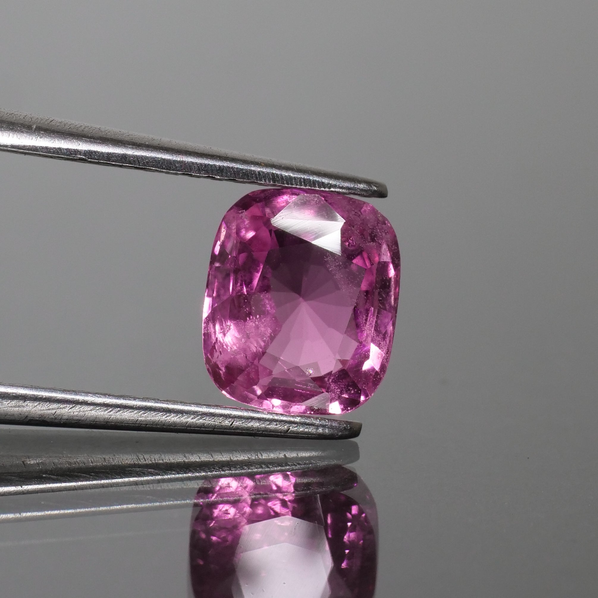 Sapphire | natural, pink, cushion cut 7.72 x 6.65 mm, VS1, 1.84 ct, Sri Lanka - Eden Garden Jewelry™