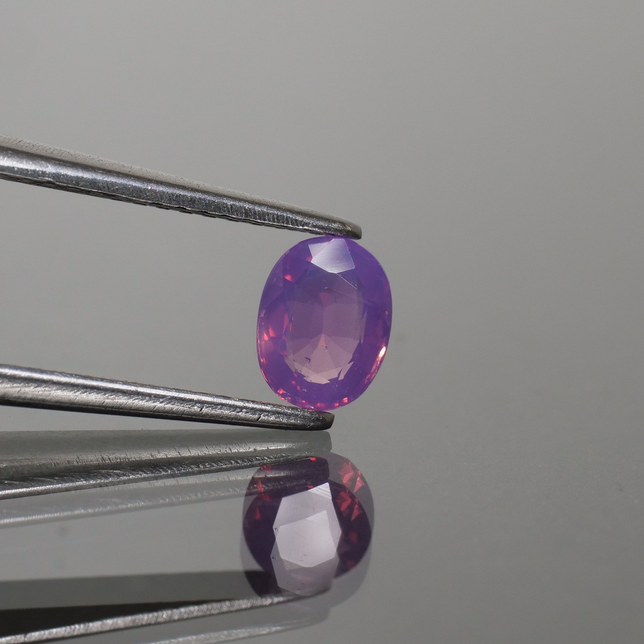 Sapphire opalescent | natural, pinkish purple, oval cut 5.8x4.5mm, VS 0.62ct - Eden Garden Jewelry™