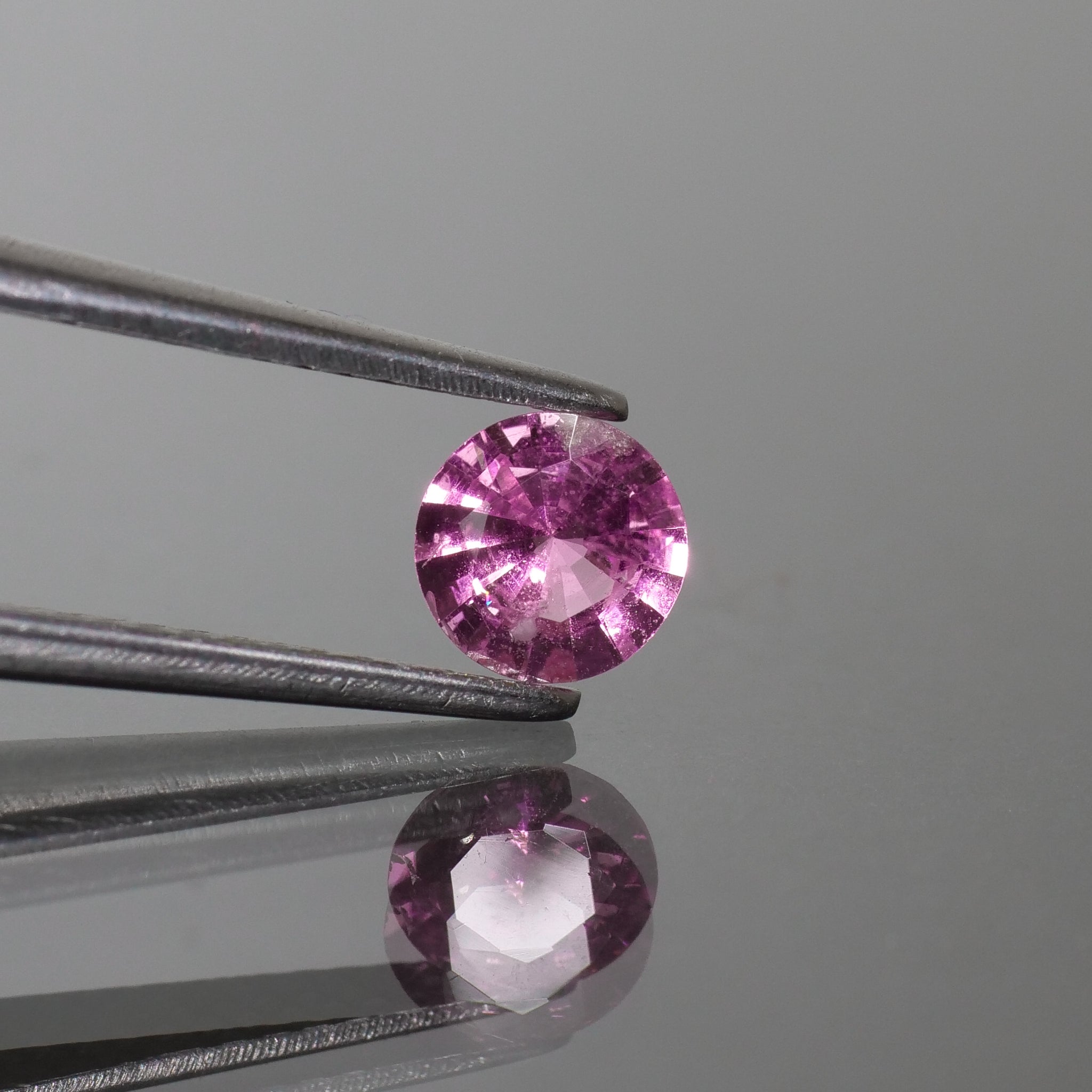 Sapphire | natural, pink, round cut 5 mm, VS 0.5 ct - Eden Garden Jewelry™