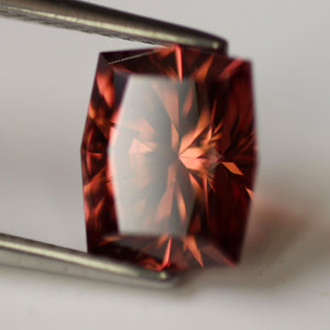 Zircon | natural, orangish pink colour, one of a kind precision cut, 2.99 ct - Eden Garden Jewelry™