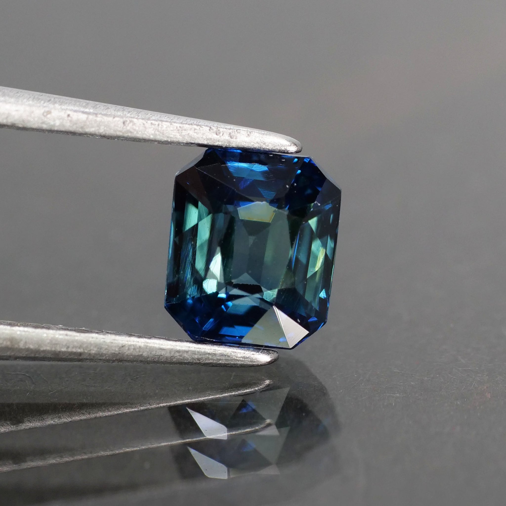 Sapphire teal blue, bluish green, bi-colour, emerald cut, VVS 6x5 mm 1 ct, Australia - Eden Garden Jewelry™
