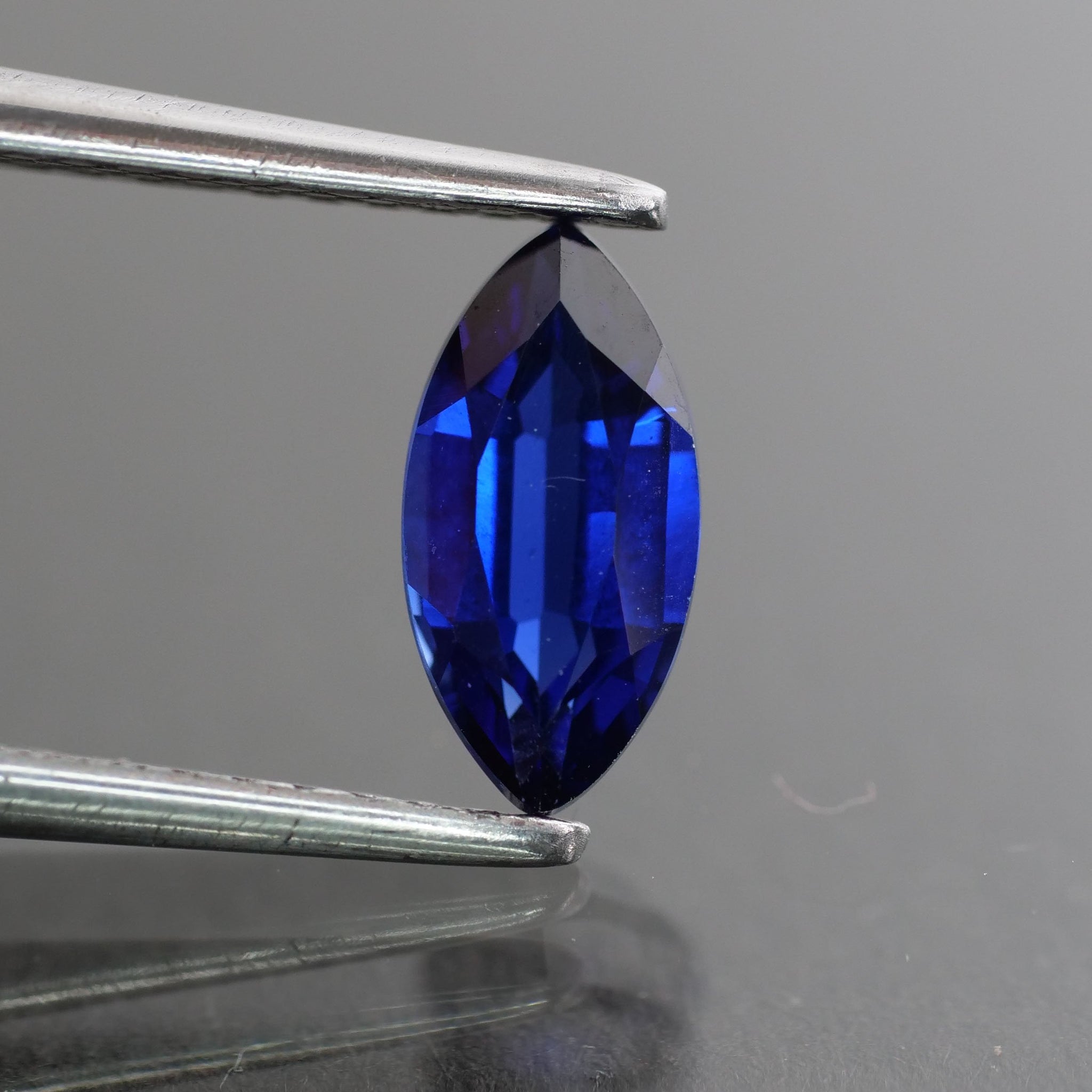 Blue Sapphire | lab created, marquise cut 8x4 mm, VS 0,7 ct - Eden Garden Jewelry™