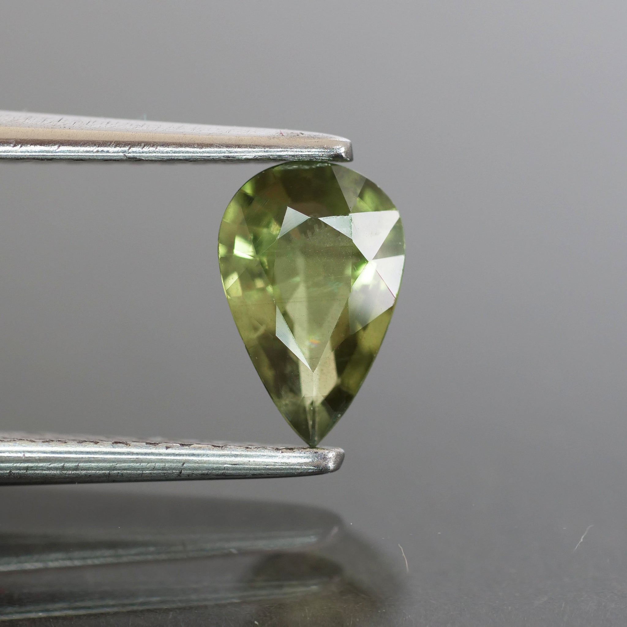 Sapphire | natural, green, pear cut 7x 4.5 mm, VS 0.62ct - Eden Garden Jewelry™