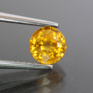 Sapphire | natural, round cut, yellow 5 mm, VS 0.95ct - Eden Garden Jewelry™