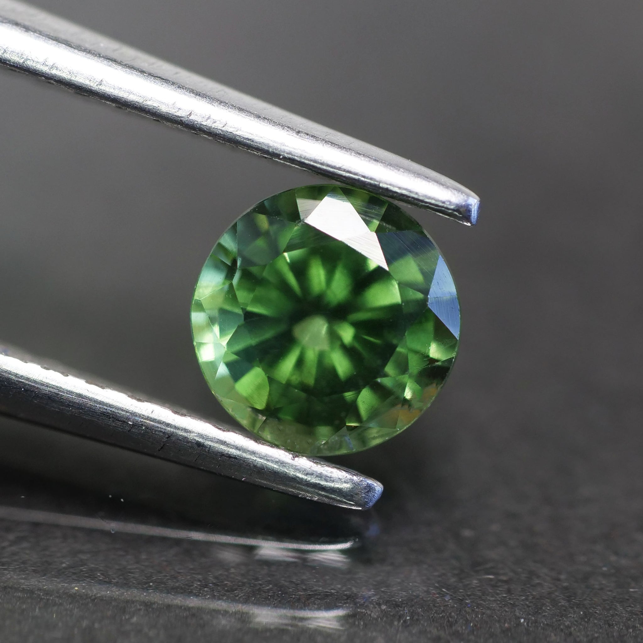 Sapphire | natural, green, round cut 5mm, 0.65 ct, Thailand - Eden Garden Jewelry™