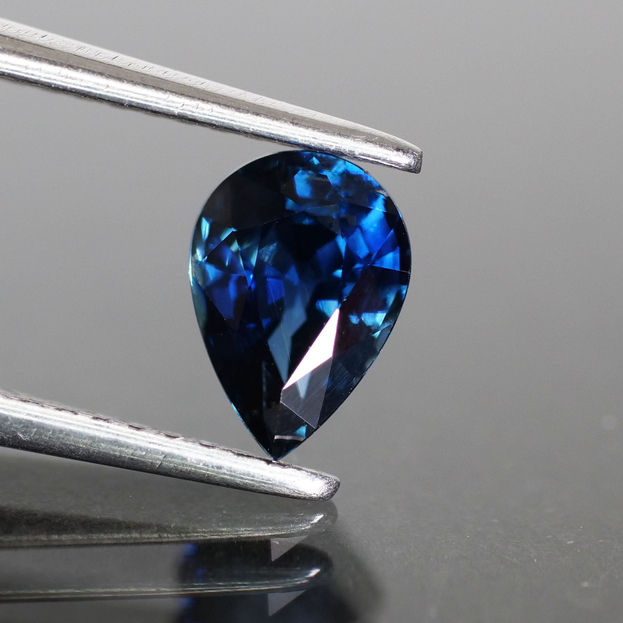 Blue Sapphire | natural, pear cut 7x5 mm, VS, 0.7ct - Eden Garden Jewelry™