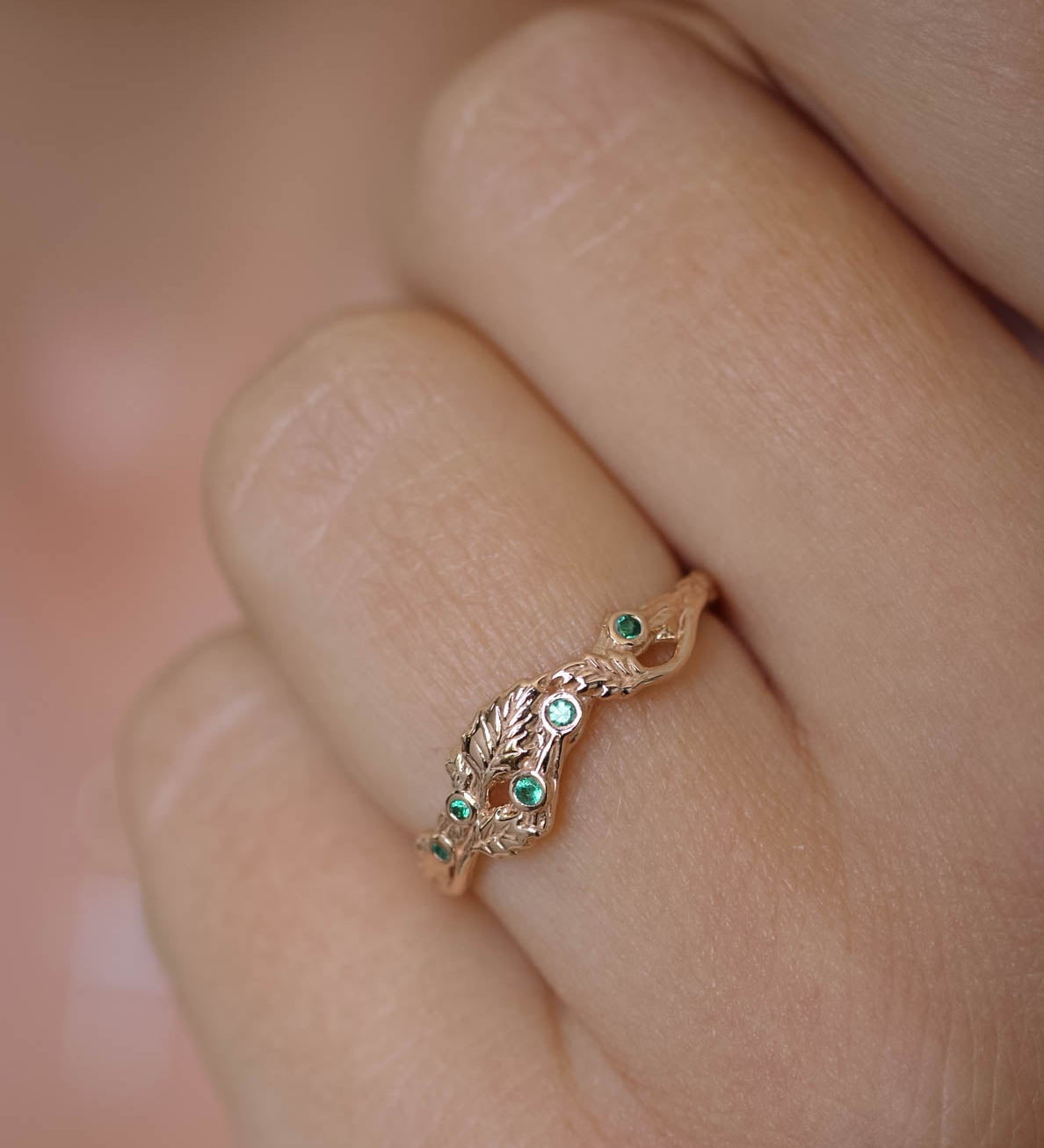 Twig wedding band with emeralds and three leaves, branch wedding ring - Eden Garden Jewelry™