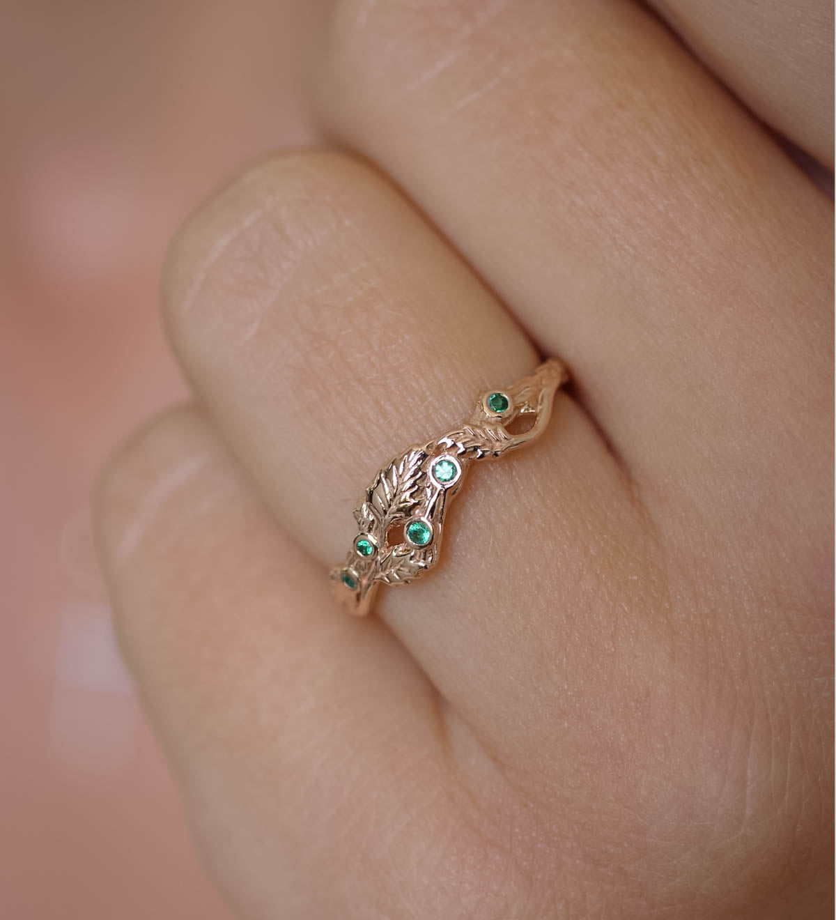 Twig wedding band with emeralds and three leaves, branch wedding ring - Eden Garden Jewelry™