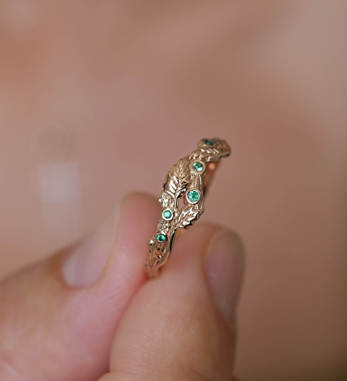 Twig wedding band with emeralds and three leaves, branch wedding ring - Eden Garden Jewelry™