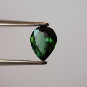 Tourmaline | green colour, pear cut 7x5.5 mm, 0.70ct, VS - Eden Garden Jewelry™
