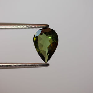 Tourmaline | Olive Green, pear cut 7x5 mm, 0.70ct, VS - Eden Garden Jewelry™