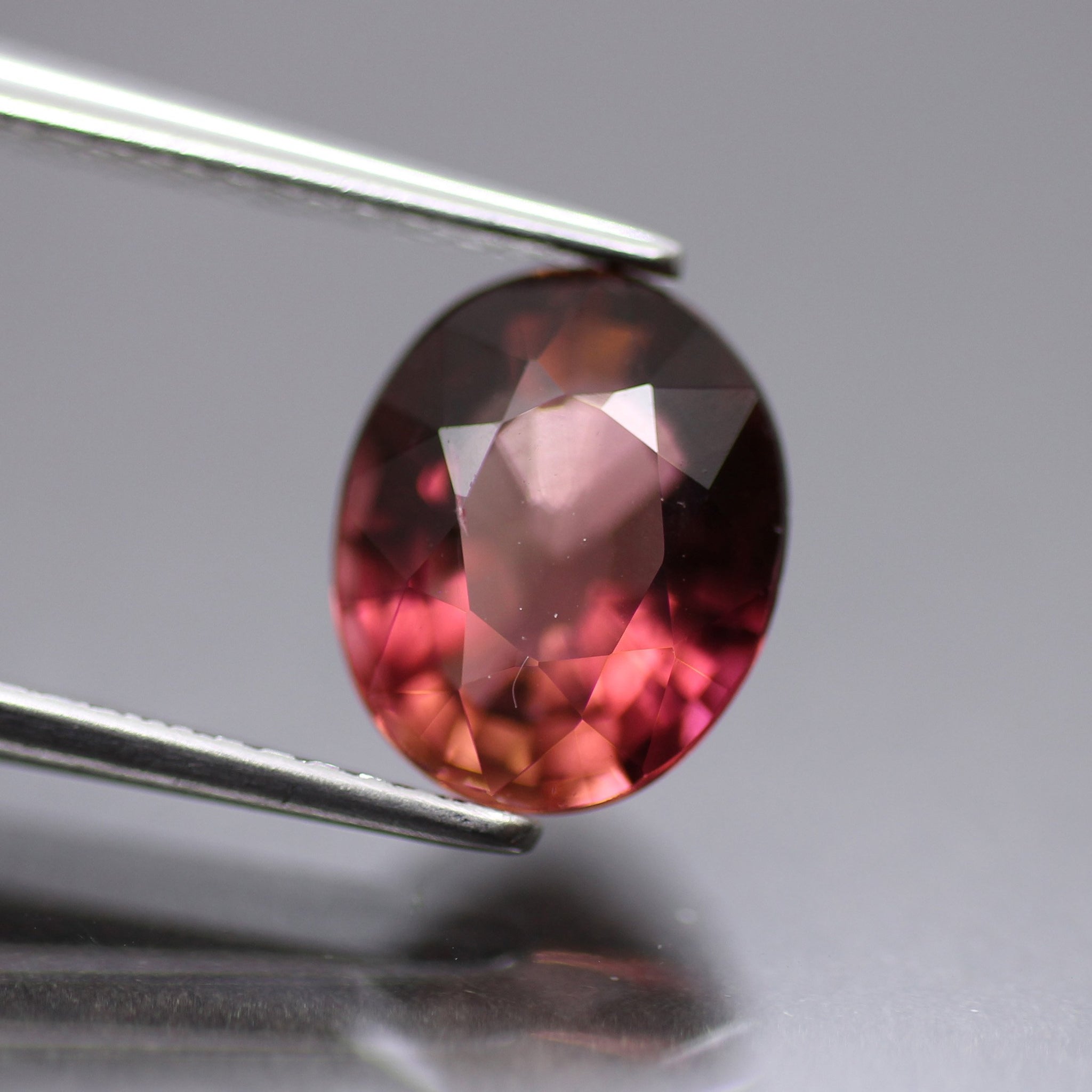 Tourmaline | berry pink, oval cut 8.8x7.3 mm, 1.96ct, VS, Mozambique - Eden Garden Jewelry™