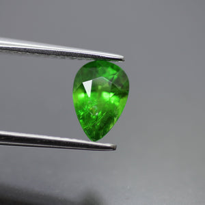Tsavorite Garnet | natural, shocking green, pear cut 7.8x5.3 mm, VS 1.19ct - Eden Garden Jewelry™