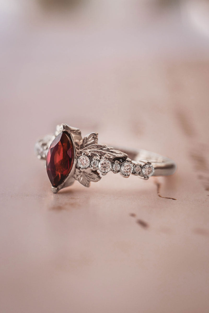 enagemant-ring-with-garnet-and-diamonds-white-gold