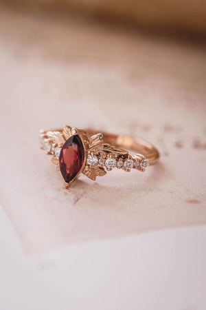 engagement-rings-with-garnet