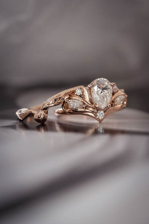 White sapphire bridal ring set, baroque inspired engagement and wedding rings  set with diamonds / Swanlake