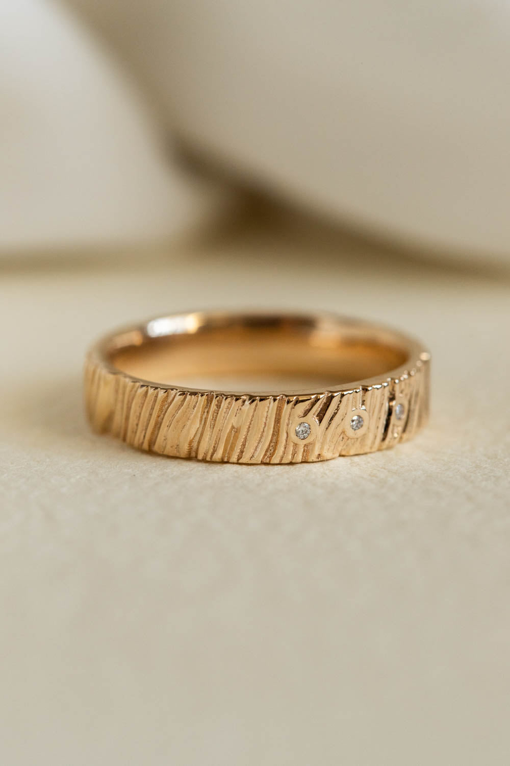 Wood textured wedding ring with gemstones, 4 mm wedding band - Eden Garden Jewelry™