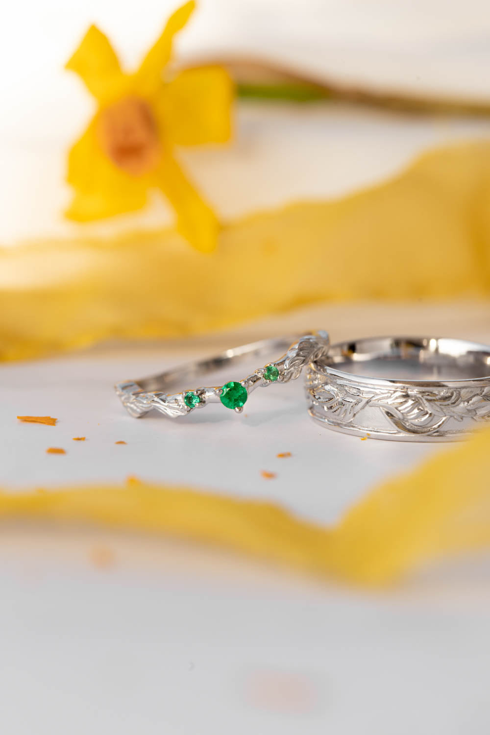 Wedding rings set for couple: white gold leaf ring for man, emeralds ring for woman - Eden Garden Jewelry™