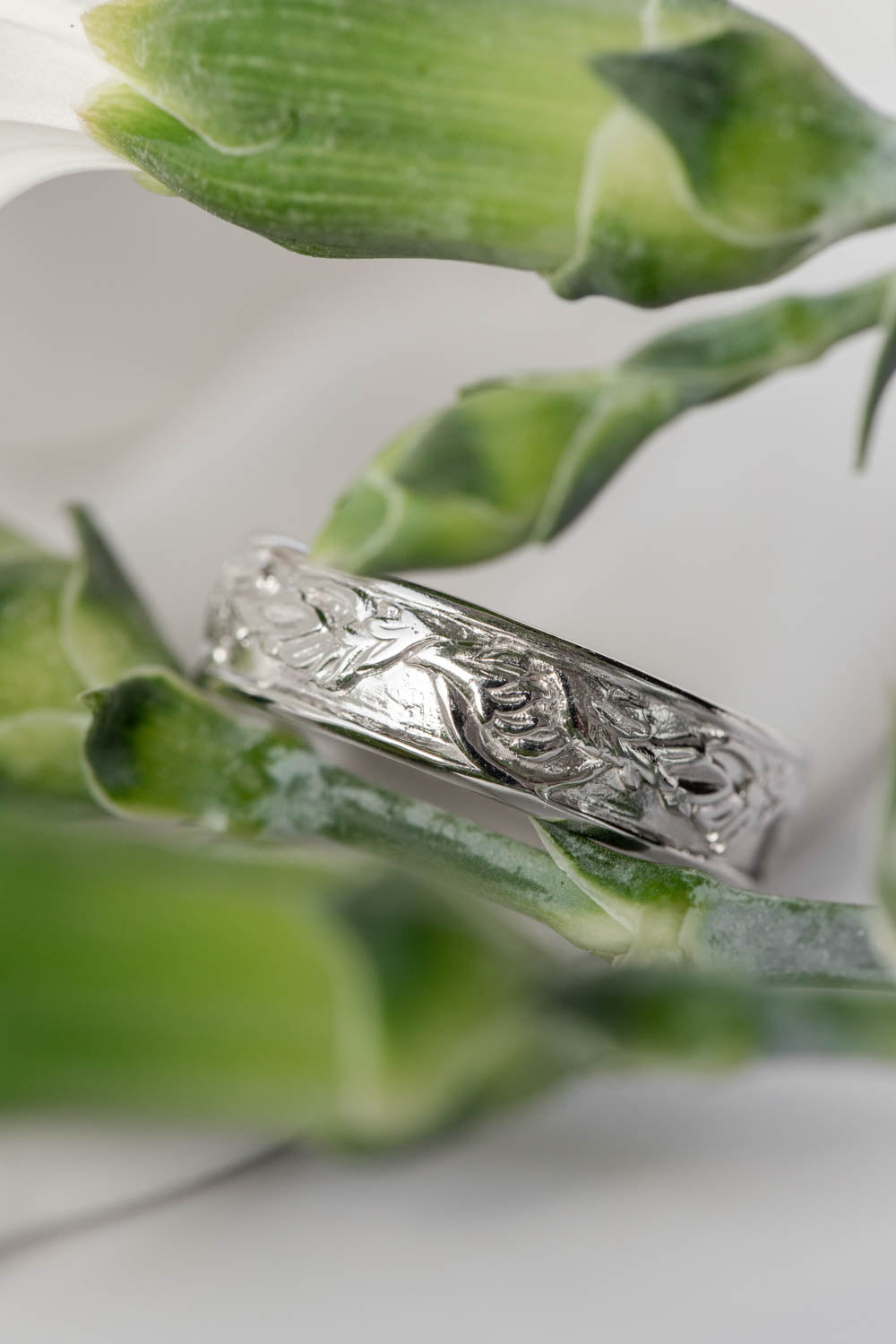 White gold leaf wedding band for man, japanese maple leaves ring - Eden Garden Jewelry™