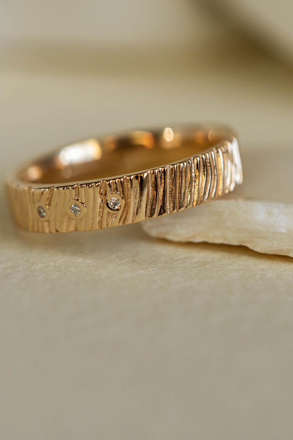 Wood textured wedding ring with gemstones, 4 mm wedding band - Eden Garden Jewelry™