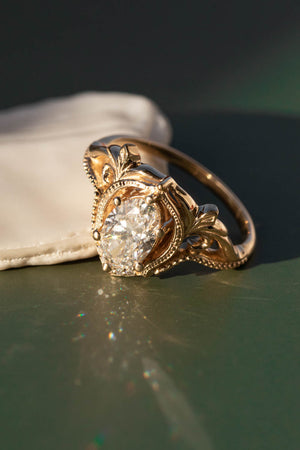 Diamonds Wedding Rings in Yellow Gold | KLENOTA